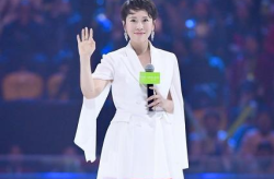 娱乐吃瓜四字女星是谁啊,她是如何成为娱乐圈焦点人物的？