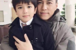 靳东妻子个人照片,优雅气质令人瞩目